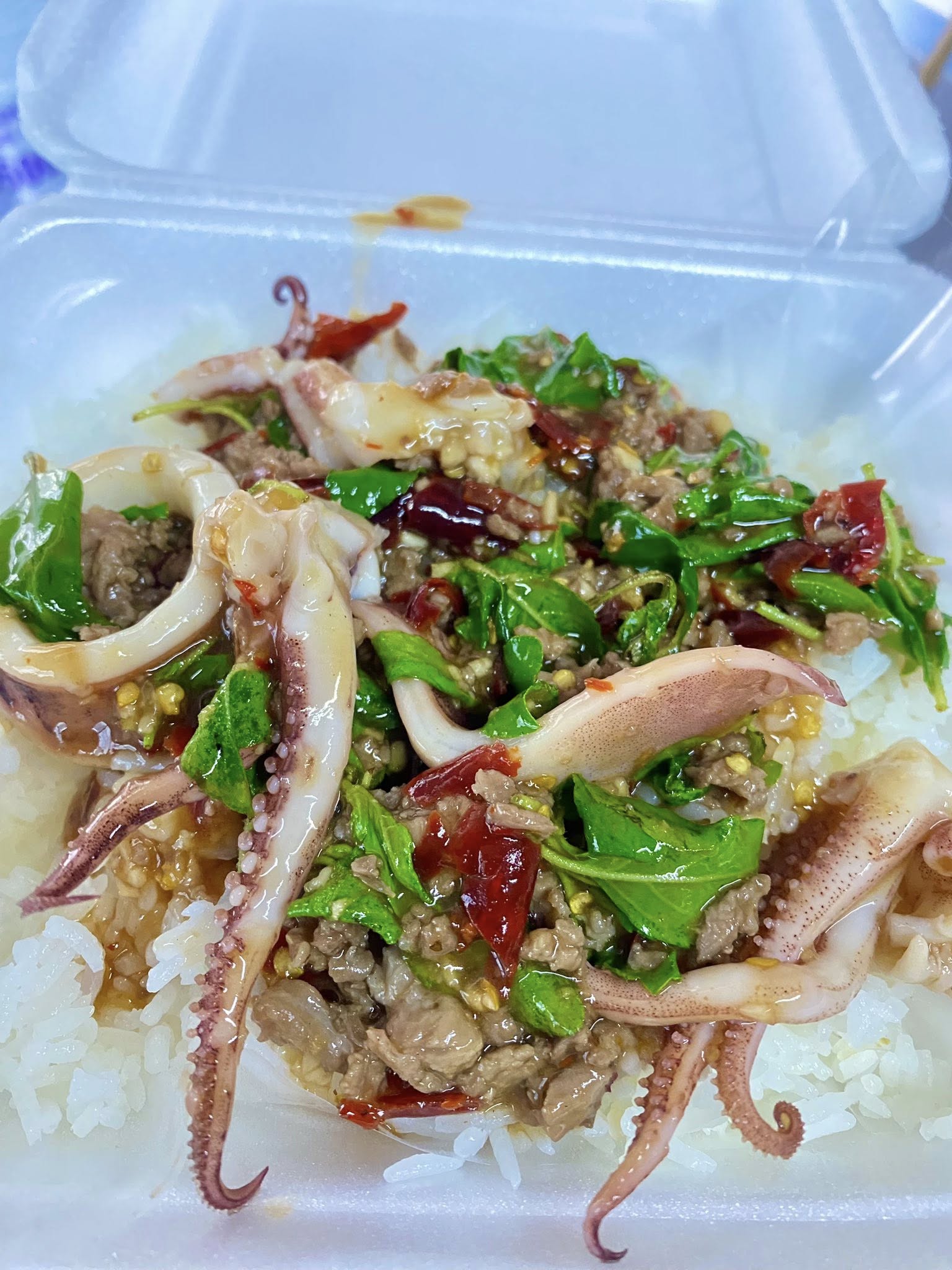 กะเพราปลาหมึก กุ้ง ทะเลรวม